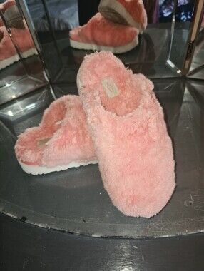 UGG COZY SLIPPERS PEACH COLOR SZ 9